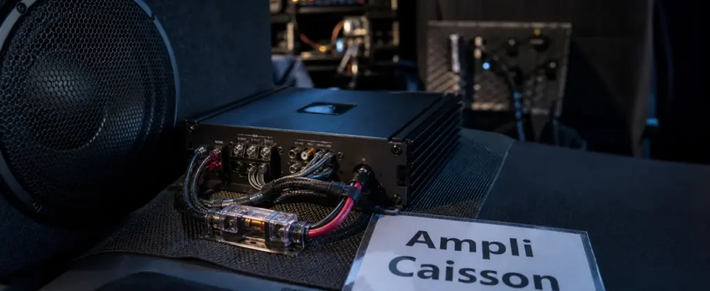 Ampli pour caisson de basse voiture classe D RMS dans le coffre